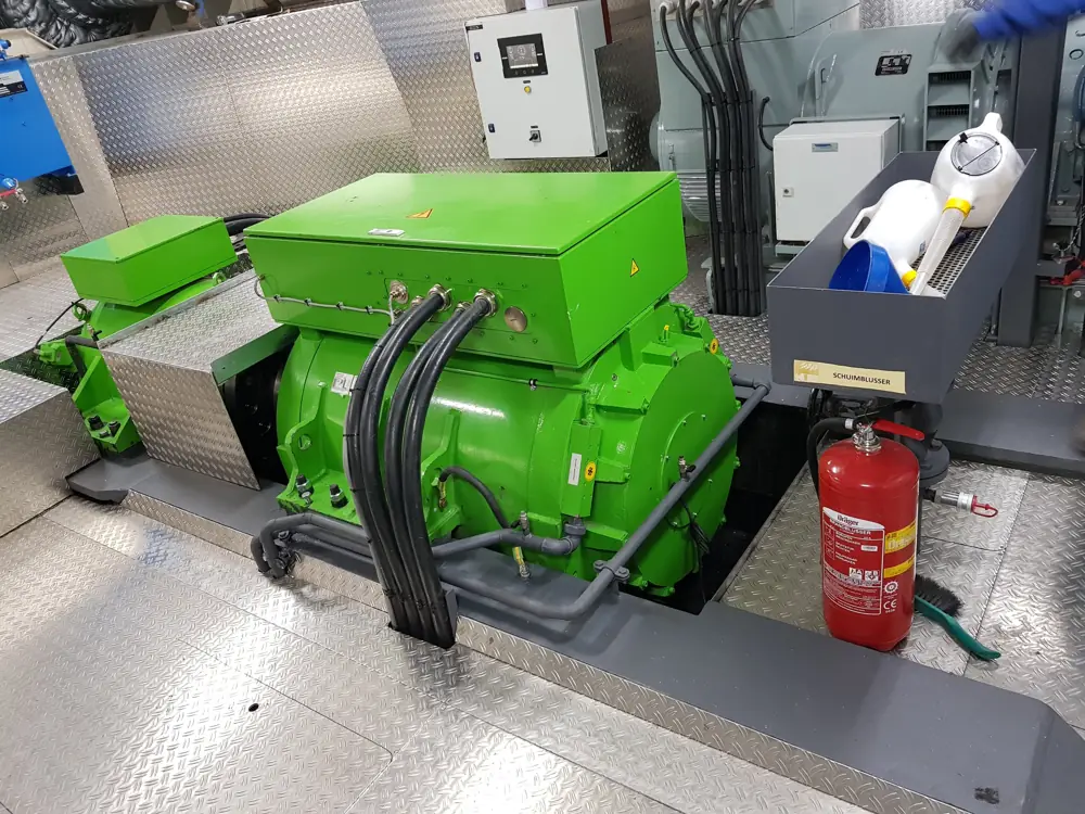Traanplaatvloer rond generator